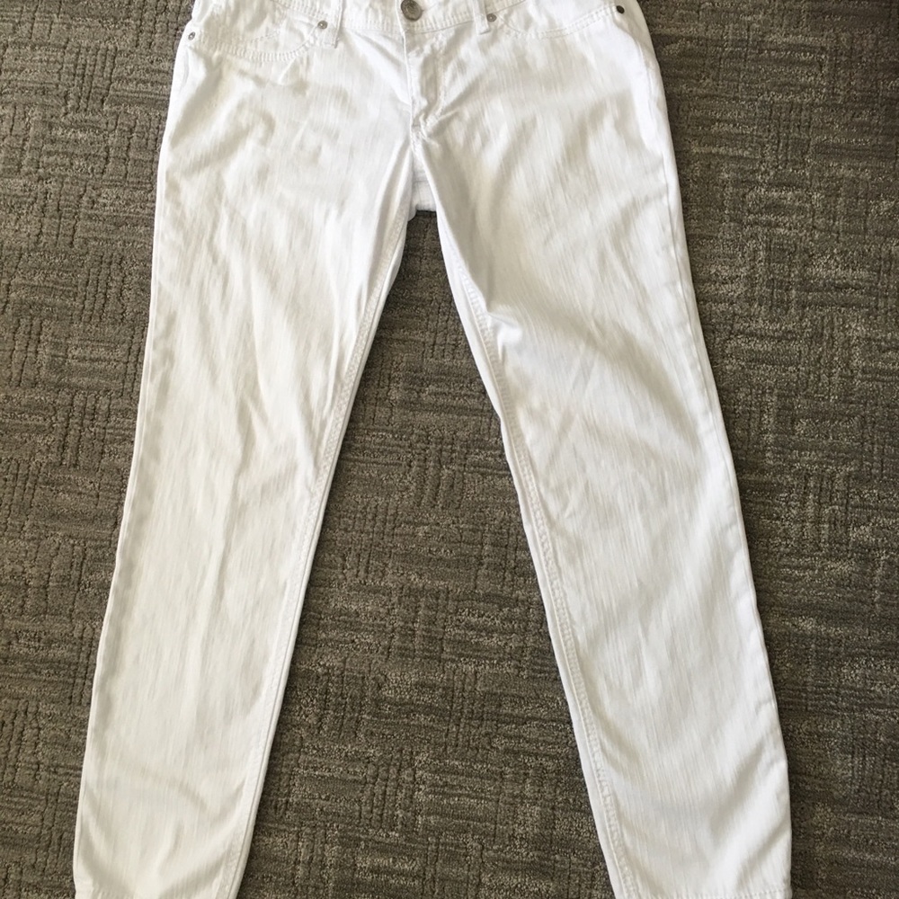 White denim “7” low rise skinny jeans